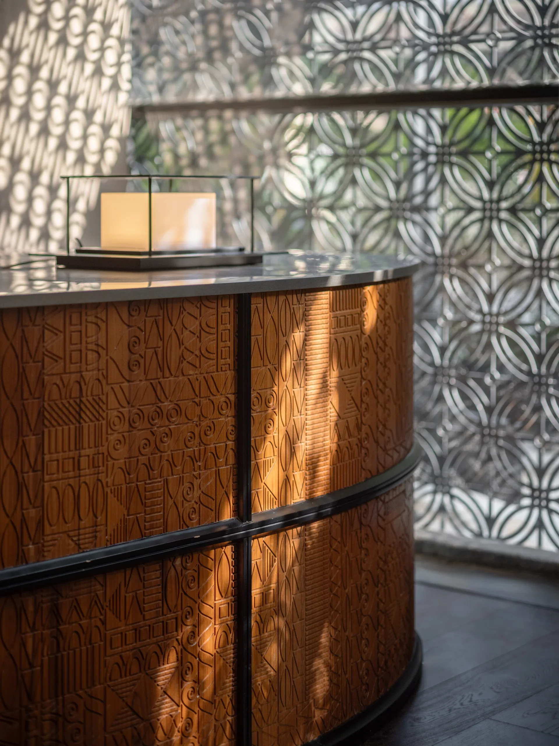 DAQIANLOFT Phase I: Coin-pattern shadows